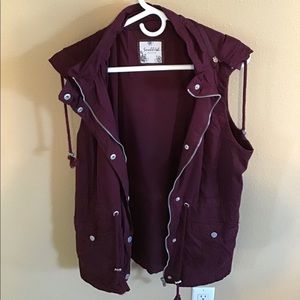 LIKE NEW burgundy vest w/ removable hood.